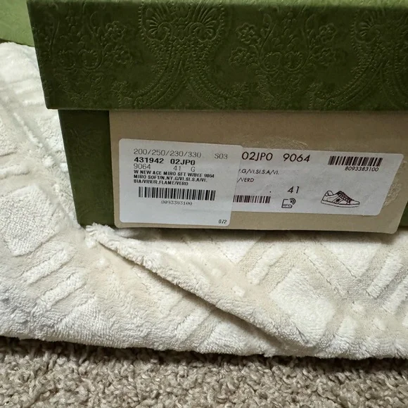 Gucci BEE Athletic Shoes - Picture 6 of 14